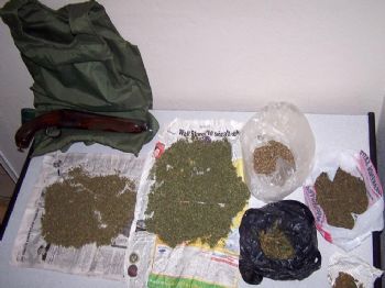 Döşeme Altına ve Baca Deliğine Gizlenmiş 250 Gram Esrar Bulundu