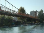 Tehlike Saçan Asma Köprü Yayalara Kapatıldı