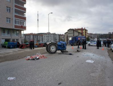 HALITPAŞA - Odun Yüklü Kamyonla Traktör Çarpıştı: 1 Ölü, 1 Yaralı