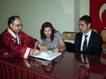 SARıCAN - Öğretmen Çift Evlenmek İçin 11.11.2011 Tarihini Seçti