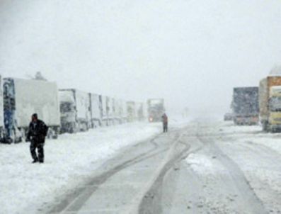 Sivas'ta kar ulaşımı etkiliyor