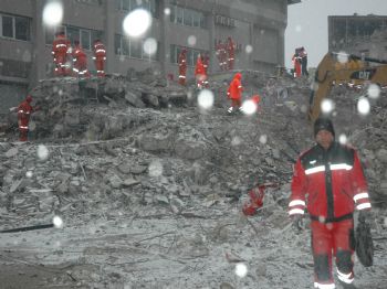 Bayram Oteli`nin Enkazından 3 Ceset Daha Çıkarıldı