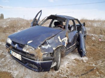 Buzlanan Yolda Otomobil Şarampole Uçtu: 6 Yaralı