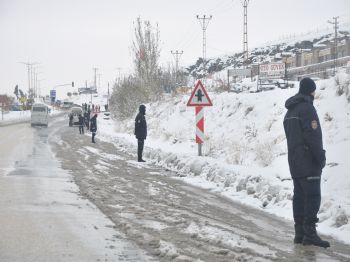 Erciş`te Başbakanın Geçiş Güzergahında Yoğun Güvenlik Önlemi