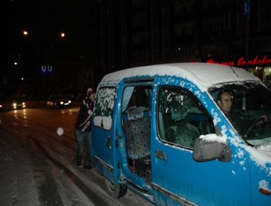 Kar Yağışı Erzurum`da Hayatı Durma Noktasına Getirdi