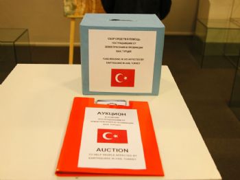 HÜRREM SULTAN - Türk ve Kazak Sanatçılardan Örnek Davranış: Ortak Serginin Geliri Van`a