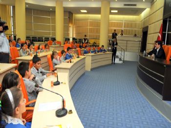 Tütüncü`ye Öğrencilerden Ziyaret