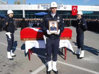 ANKARA EMNIYET MÜDÜRÜ - Cinnet Getiren Polis Tarafından Öldürülen Emniyet Amiri İçin Tören