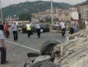 Kaza yapan araçta can pazarı