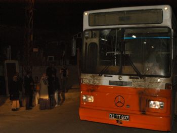 ÇAVUŞLU - Terör Örgütü Yandaşları Belediye Otobüsüne Saldırdı
