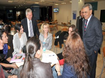 ATTILA SEZGIN - Üniversiteli Gençlerle Buluştu