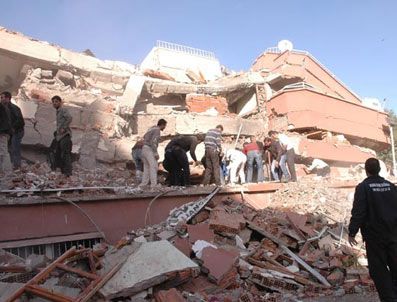 Van'da enkaz kaldırma çalışmalarında sona yaklaşılıyor