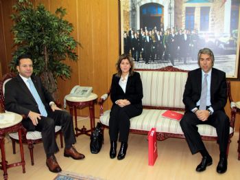 SERPIL TIMURAY - Vodafone Ceo`su Vali Aksoy`u Ziyaret Etti