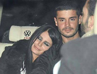 BURAK ÖZÇİVİT - Berk Oktay, Merve Şarapçıoğlu'yla nişanlandı