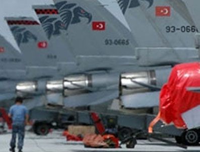 KANDIL DAĞı - Diyarbakır`da Hava Hareketliliği