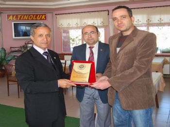MUZAFFER YURTTAŞ - İdarecilik Sınavı Birincisi Ümit Avcı`ya Plaket