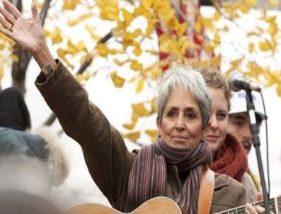 BURLINGTON - Joan Baez'den isyan konseri