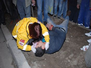 Kamyonet Sürücüsü Başından Yaralandı