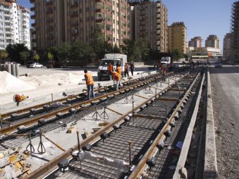 AKKENT - Karataş`ta Tramvayın Rayları Döşenmeye Başladı