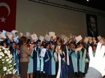 VELI ÖZER - Deü Hukuk Fakültesi Dekanı Karakoç: İki Öğrenciden Birinin Oturacak Yeri Yok