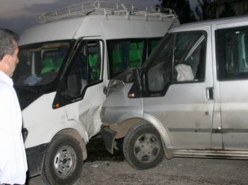 Nusaybin`de Trafik Kazası: 2 Yaralı