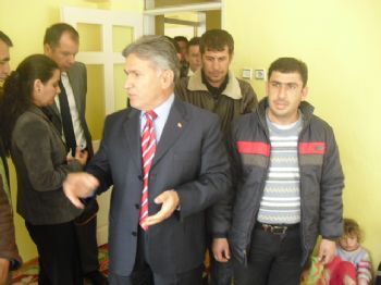 Ödemiş`te Depremzederelere Kaymakam Şefkati
