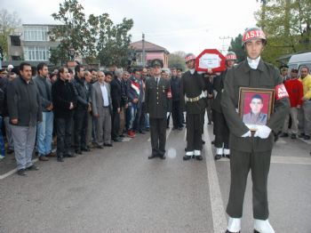 KÖSEKÖY - Afyon`da Trafik Kazasında Şehit Olan Er Kocaeli`de Toprağa Verildi
