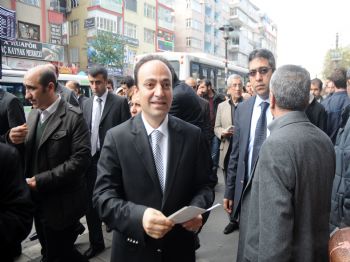 EMINE AYNA - Ayna ve Baydemir, Bildiri Dağıttı