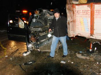 DEREDOLU - Gümüşhane`de Trafik Kazası: 1 Ölü, 1 Yaralı