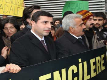 GALATASARAY ÜNIVERSITESI - `poşu Davası` Tutuklusu Üniversiteli Gence Destek