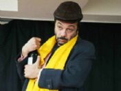 Kerem Alışık üç ayrı rolle sahne