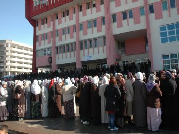 Van`da Yardım Kuyruğu