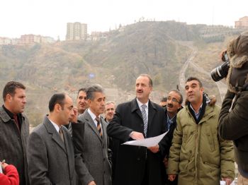 Van Depreminin Ardından Mamak`ta Gecekondu Yıkımı Hızlandı