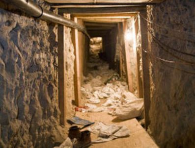 SAN DIEGO - ABD-Meksika sınırında gizli tünel bulundu