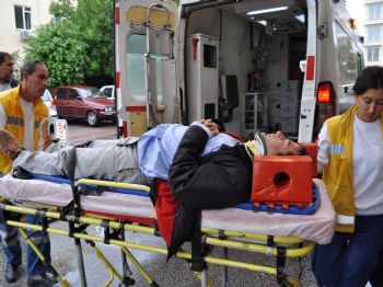 Antalya`da Zincirleme Trafik Kazası: 1 Yaralı