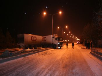 HASAN KARA - Erzurum`da Buzlanma Kazaları Beraberinde Getirdi