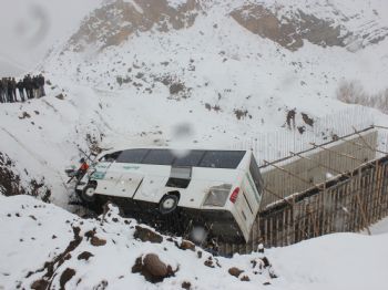 MEHMET TURAN - Erzurum`da Trafik Kazası: 5 Ölü, 36 Yaralı
