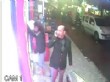 Hırsızlık Anı Güvenlik Kamerasına Takıldı
