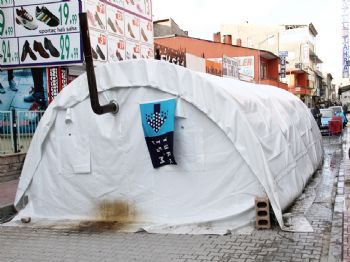 Kamu Kurumları Çadırda Hizmet Veriyor