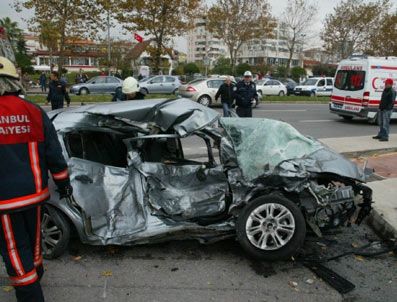 RANGE ROVER - Maltepe sahil yolunda feci kaza