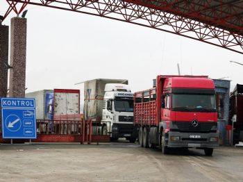 ALI PARTAL - Patlayıcı Madde Yüklü Olduğu Belirtilen Tır Sınırda Bekletiliyor