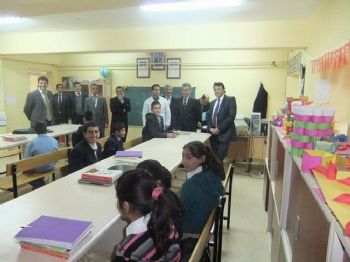 BIRLEŞMIŞ MARKALAR DERNEĞI - Suruç Kaymakamlığından Öğrencilere Kıyafet Yardımı