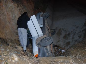 Takla Atan Otomobilden Burunları Bile Kanamadan Çıktılar