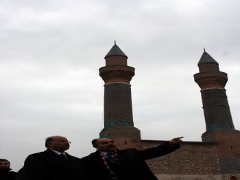 ALI VERAL - Tarihi Eserler İncelendi