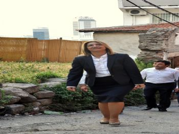 İLKNUR DENİZLİ - Ak Partili İlknur Denizli: `izmir`in Ulaşım Damarlarını Açıyoruz`