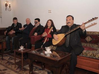 DUMANLı  - Aşıklar Hamamönü`nde Atıştı