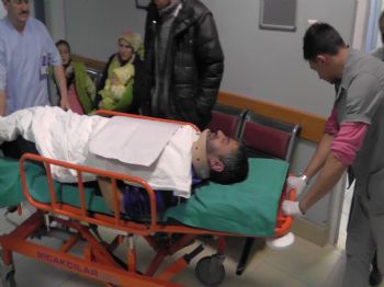 BAYAVŞAR - Çaldığı Kamyonetle Kaza Yaptı