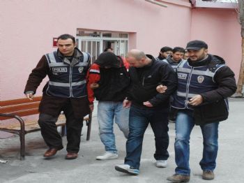 Esrar Taşıyıcıları Yakalandı