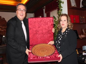 HASAN ÜNVER - Kktc Başbakanı İrsen Küçük`ün Eşi Ünver`i Ziyaret Etti