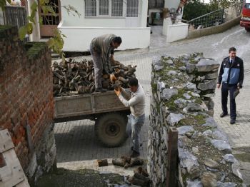 HÜSEYIN VEFA ÜLGÜR - Selçuk Belediyesi`nden Sıcak Bir El